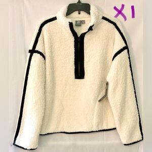 Daisy Fuentes Cream and Black Sweater